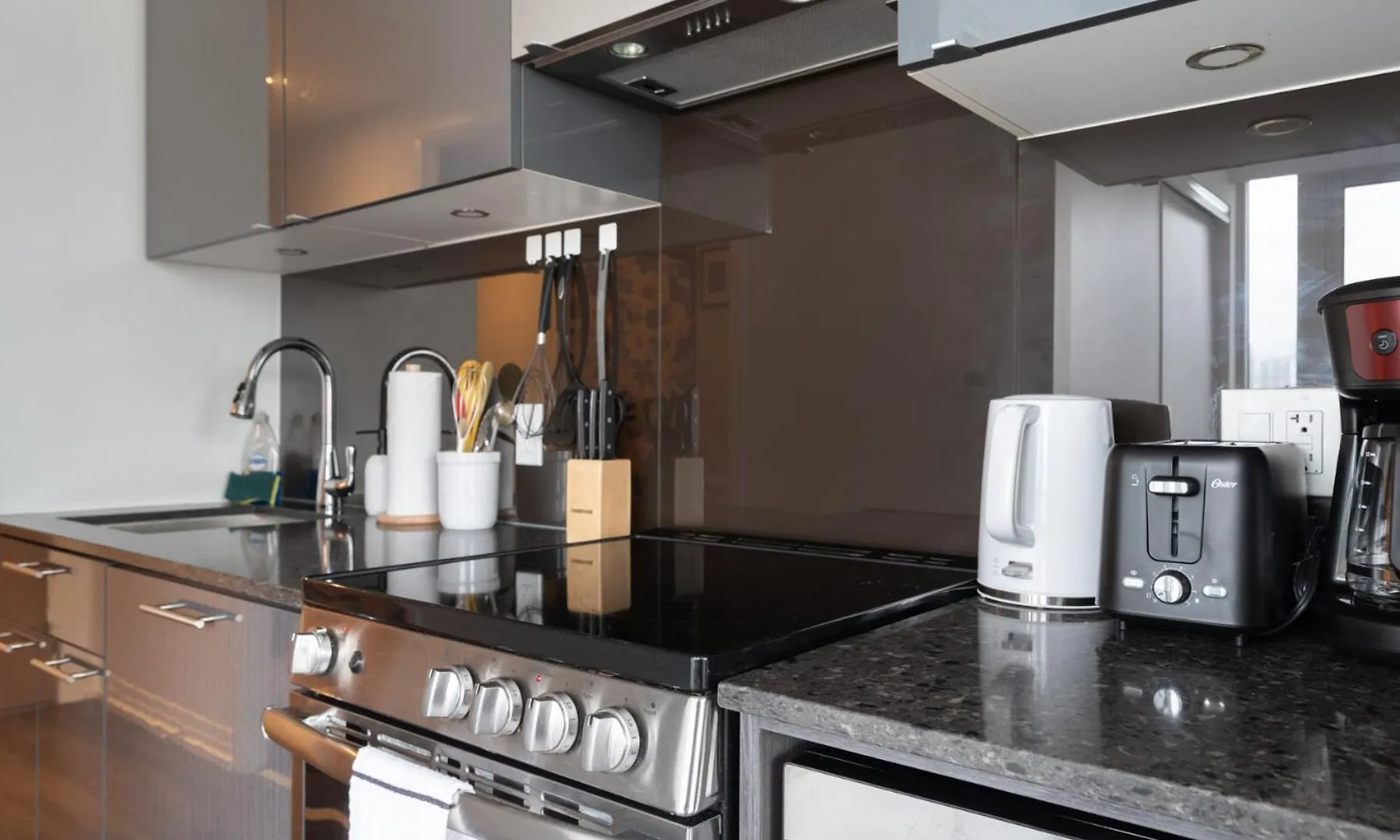 Jarvis Apartment