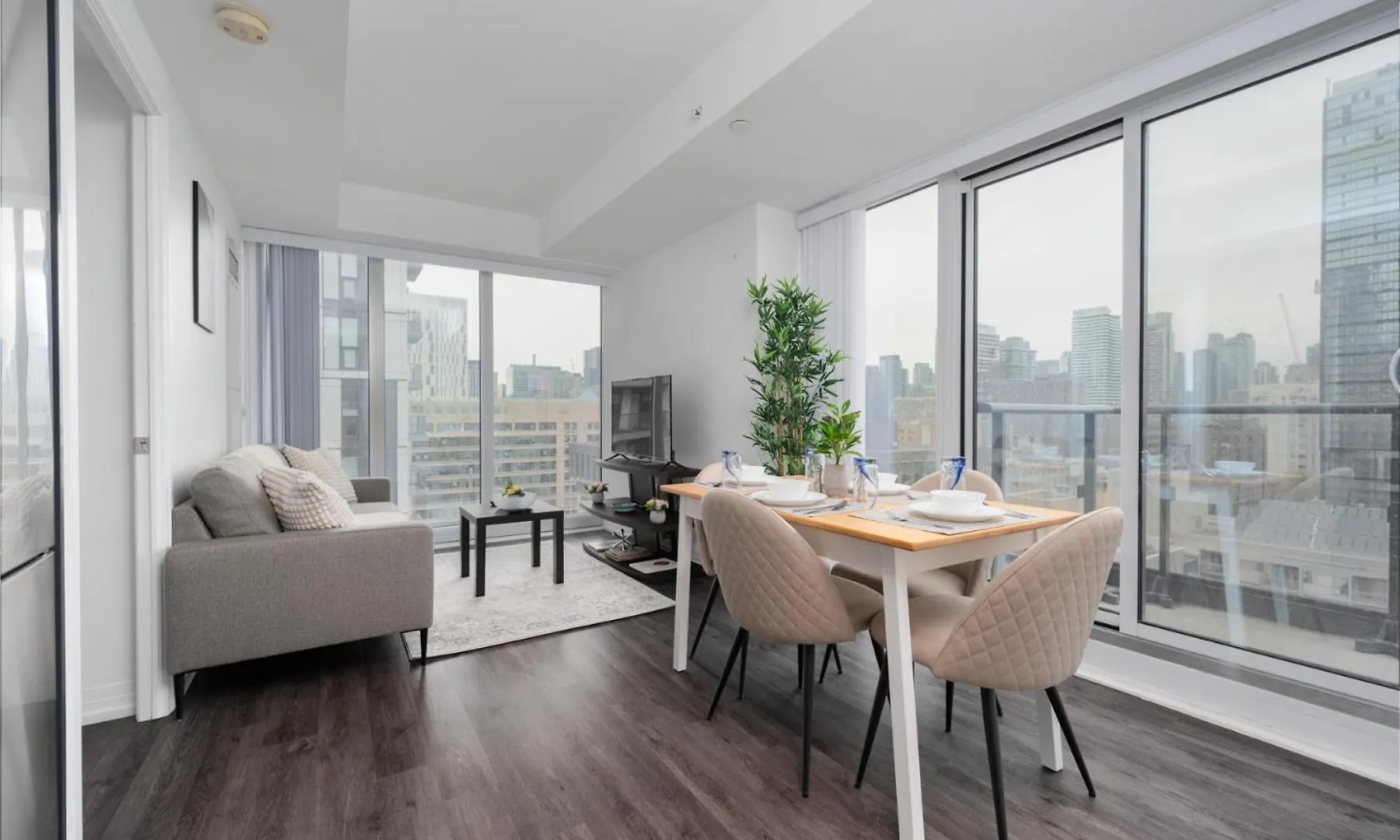 Jarvis Apartment 2*, Toronto Canada