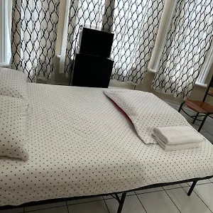 Hotel 586