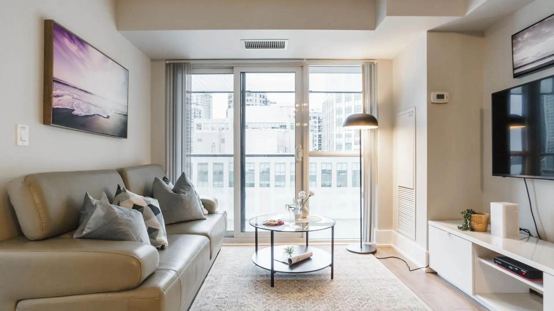 Jarvis Apartment 2*, Toronto Canada