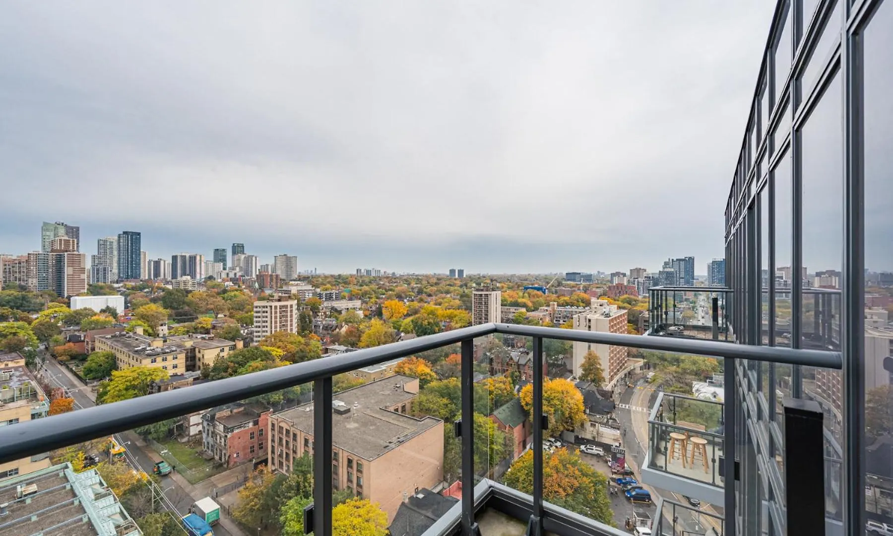 Jarvis Apartment 2*, Toronto