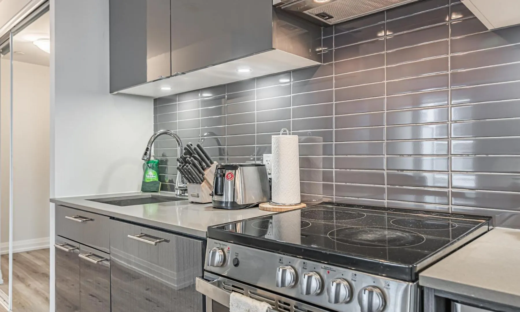 Jarvis Apartment Hotel Toronto